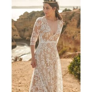 Exquisite Floral Lace Wedding Dress
